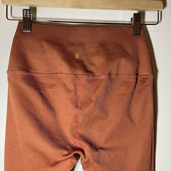 Spiritual GANGSTER LOVE SCULPT SEAMLESS LEGGING SIZE XS/S - Picture 5 of 8